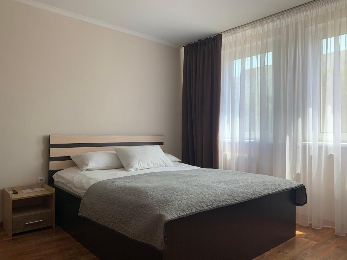 Апартаменты Возле Днепра Tscherkassy Exterior foto